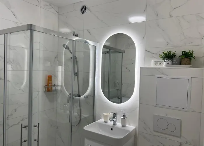 Designer Oasis With Garden *