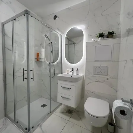 Designer Oasis With Garden 아파트 *