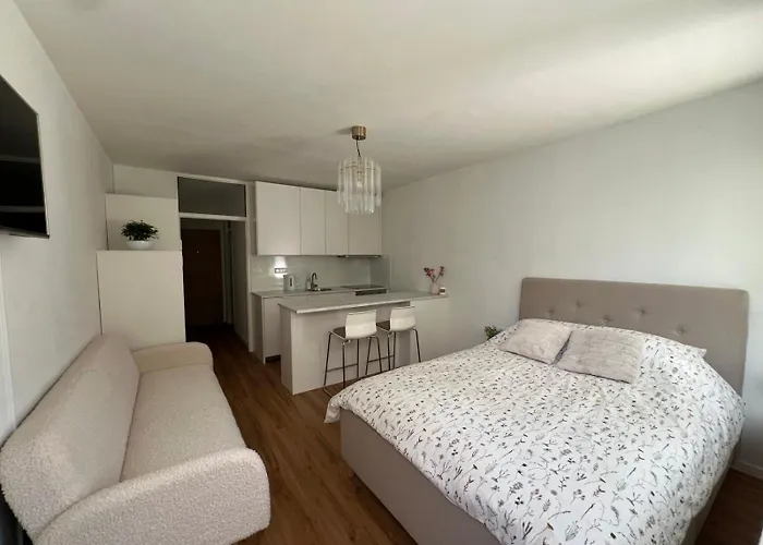 Apartma Designer Oasis With Garden *